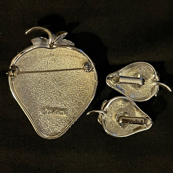 Strawberry Ice Demi Parure - Picture 10 of 11